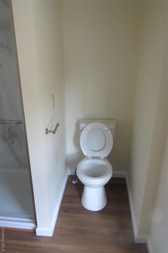 Building Photo - 723 Beekman Rd