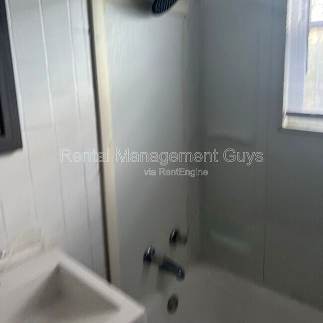 Building Photo - 2110 Fremont Ave N