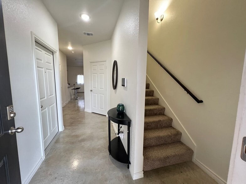 Building Photo - 1813 Emma Naylor Ct