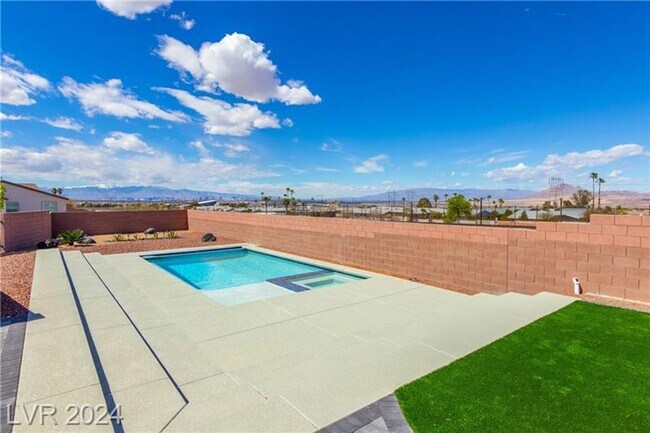 Building Photo - Elevated Desert Living with Strip & Mountain Views – Fully Furnished 6-Bedroom Retreat!