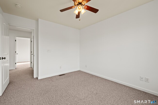 Building Photo - 5 Rolling Hills Dr