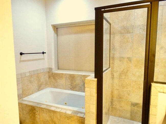 Building Photo - 566 W Alamo Ct Way