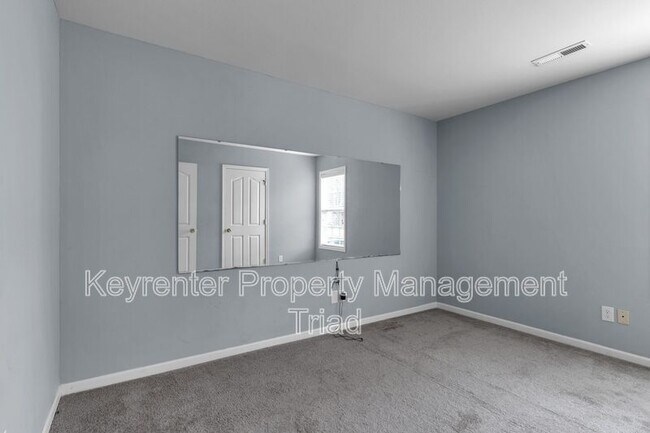 Building Photo - 540 Lake Way