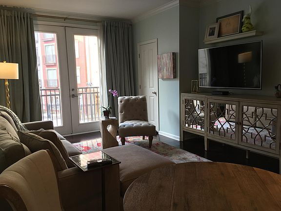 Building Photo - 1000 Providence Pl