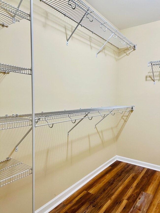 Building Photo - Sellhorn Heights 4BR/2.5BA, Fenced Yard, D...