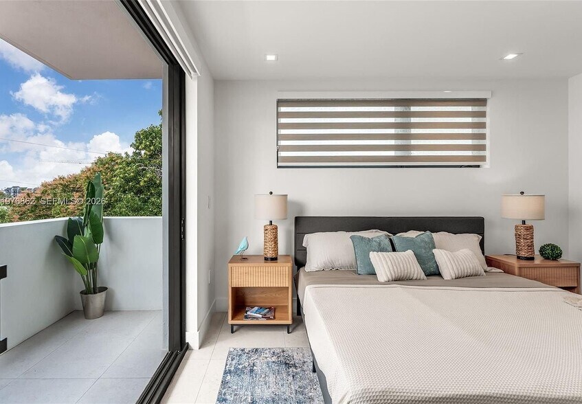 Building Photo - 721 SW 11th St