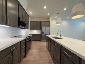 Building Photo - "Charming 3-Bed Oasis with 2.5 Baths in Prime Houston Locale – Discover Your New Home on Haring Ln!"