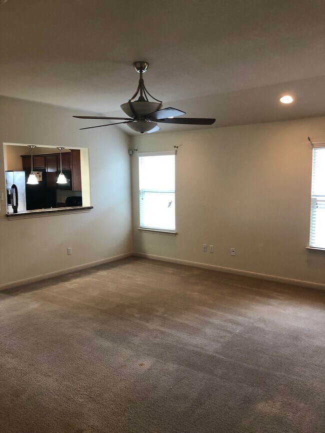 Building Photo - BEAUTIFUL 4 BEDROOMS / 2 BATH HOME IN HUNT...