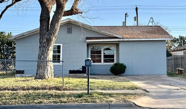 Primary Photo - Sweet Home