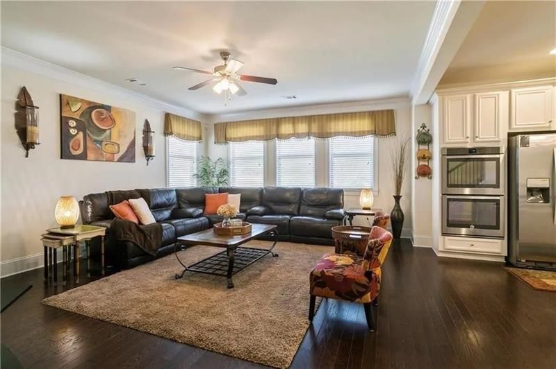 Building Photo - 1440 Dahlia Dr