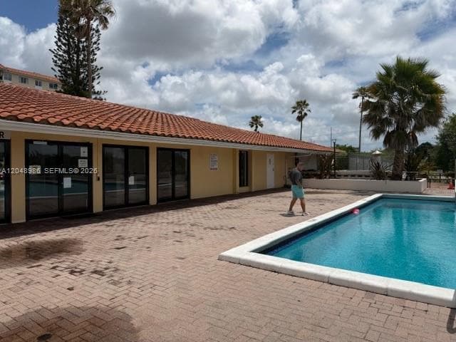 Building Photo - 4174 Inverrary Dr
