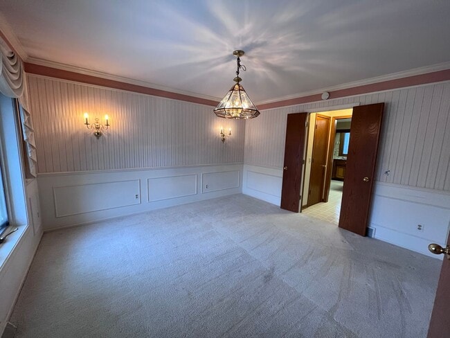 Building Photo - Large Home in Forest Hills School District