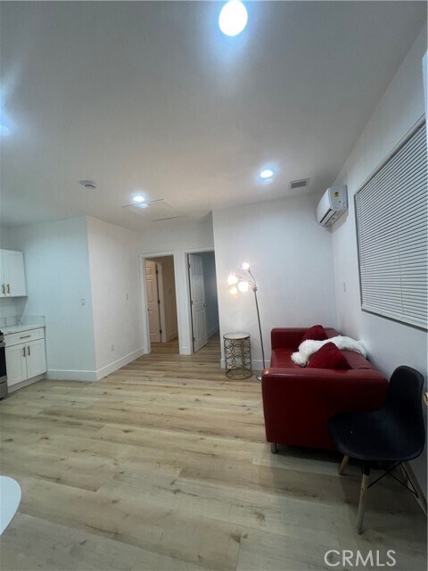 Building Photo - 5522 Farna Ave