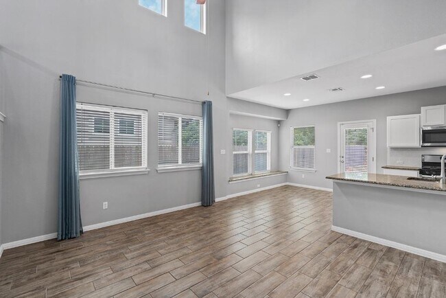 Building Photo - 607 Stampede Rd