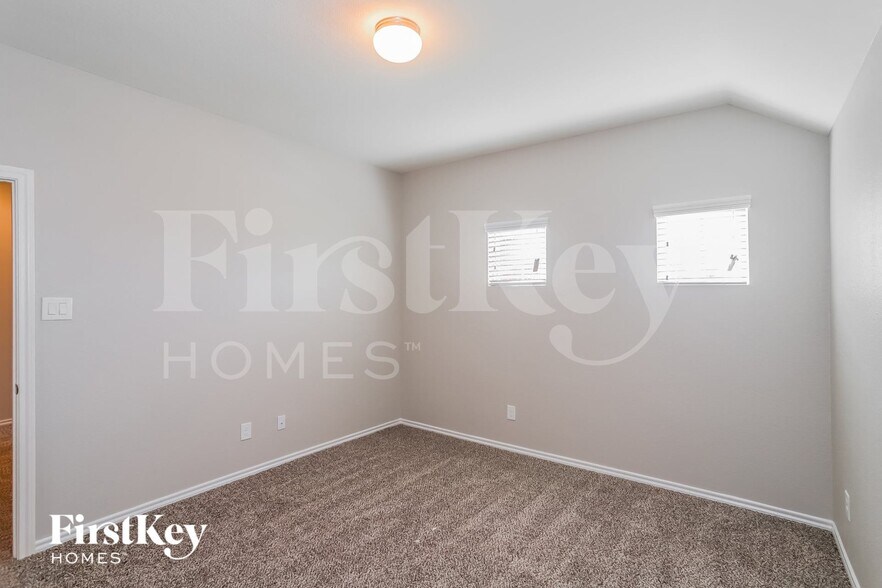 Building Photo - 8115 Lemongrass Ave