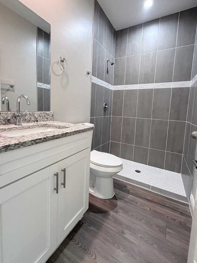 Building Photo - $200 off 2nd months rent! Like New 2 Bedroom 2 Bath w/ den and garage!