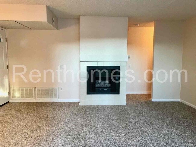 Building Photo - Mira Mesa, 10628 Dabney Dr #163, All Appli...