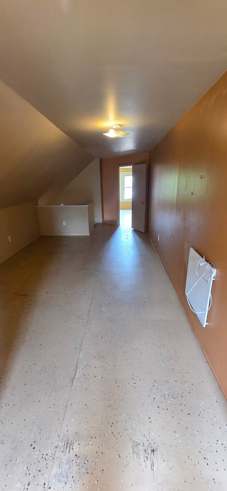 3rd level Bdrm - 68 E Hudson St