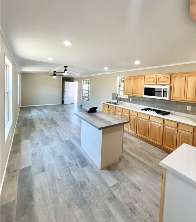 Building Photo - 6345 N Dona Ana Rd