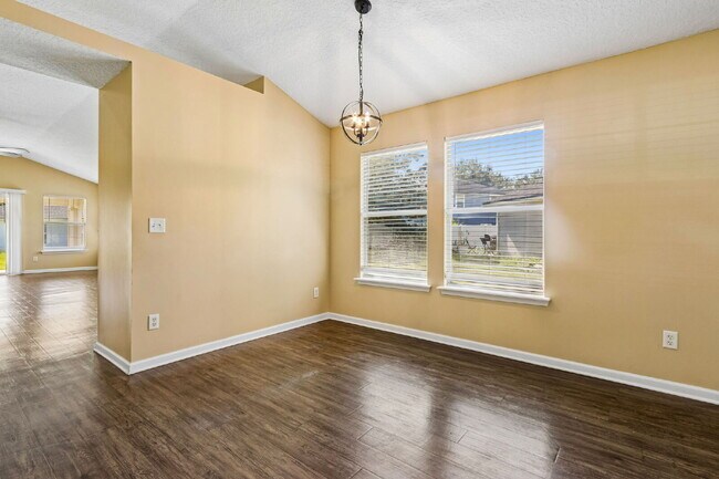 Building Photo - Single-Story OakLeaf Plantation Home Near Shopping, Schools and Recreation