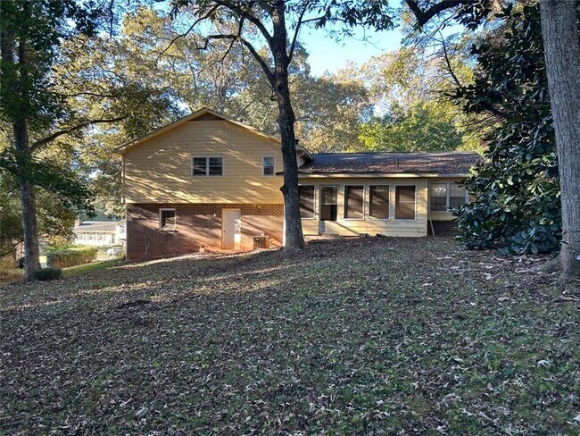 Building Photo - 1530 Oleander Dr SW