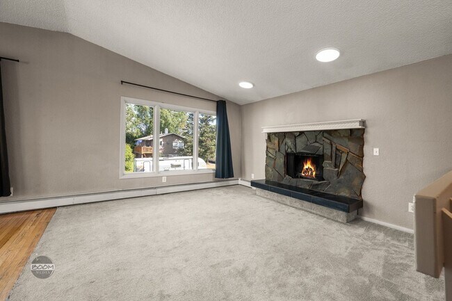 Building Photo - Bright Anchorage Home in Prime Location