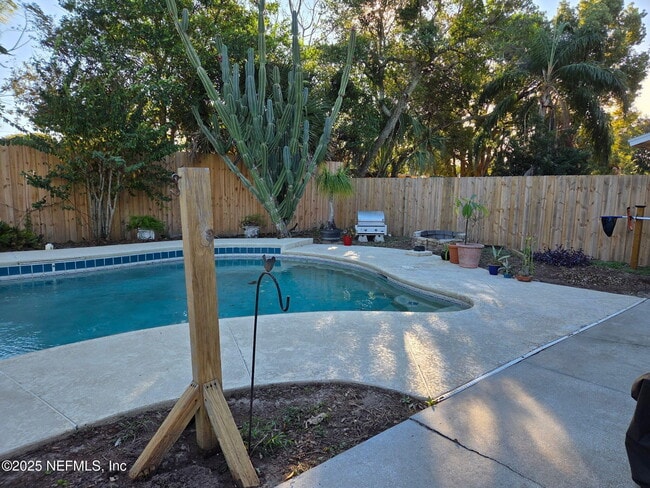 Building Photo - 1811 Eastern Dr