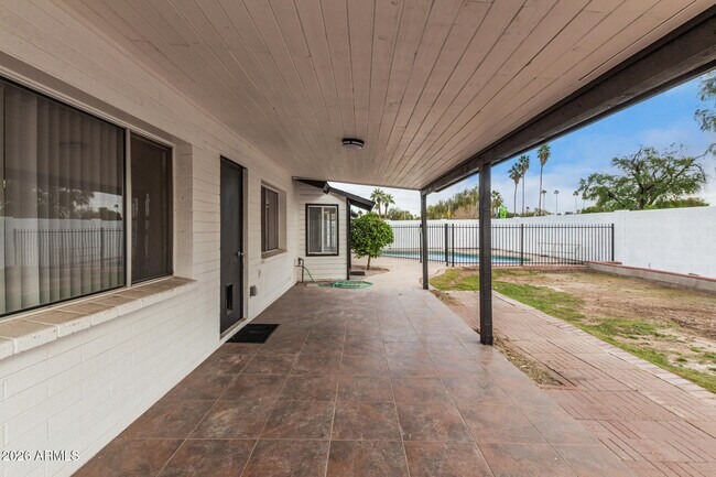 Building Photo - 1835 E Yale Dr