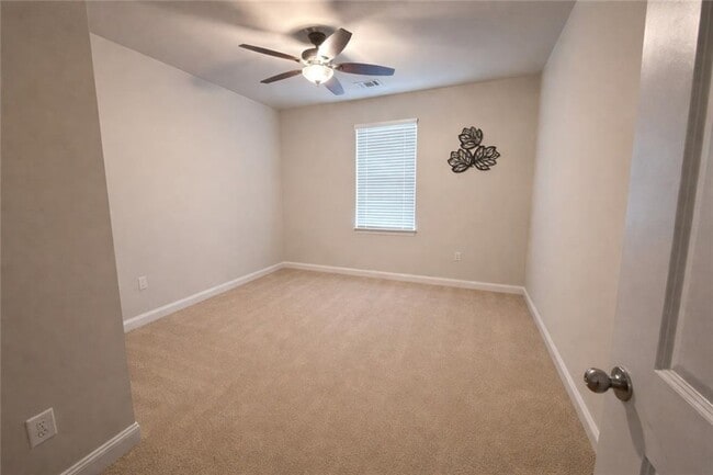 Building Photo - 1750 Dahlia Dr