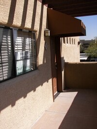Building Photo - GREAT CONDO NEAR FREEWAY ACCESS!