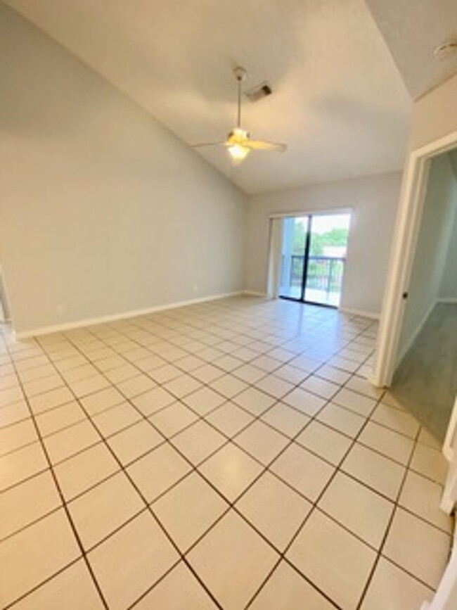 Building Photo - Excellent  location in Coral Springs