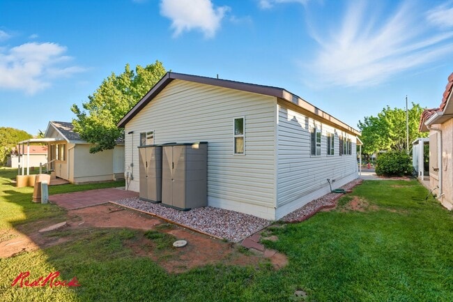 Building Photo - Single-Level 2 Bedroom Home in Washington 55+ Community!