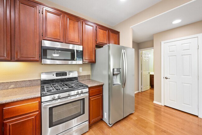 Building Photo - 1527 Cir Ranch Way