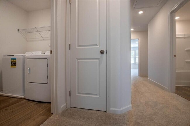 Building Photo - 2425 Livi Ln