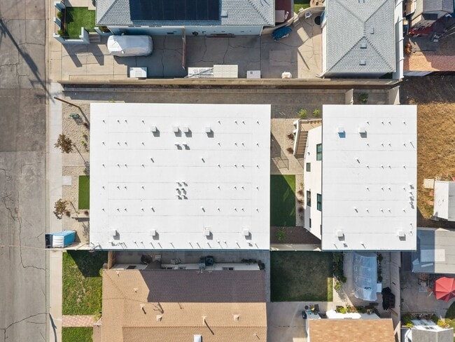 Building Photo - Brand New Construction! 1/2 Month FREE move in special!!