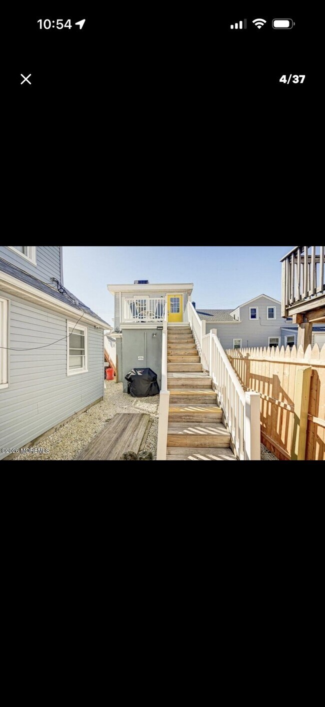 Building Photo - 54 Carteret Ave