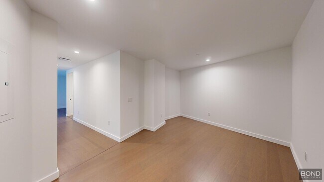 Building Photo - 400 W 61st St