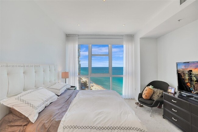 Building Photo - 18201 Collins Ave