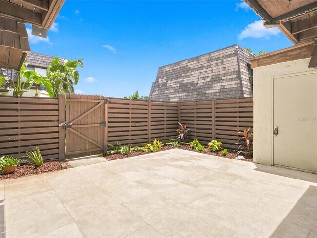 Building Photo - 15446 E Pond Woods Dr