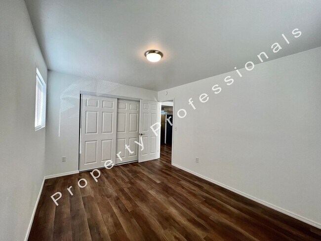 Building Photo - Remodeled Apartment for Rent in Silt