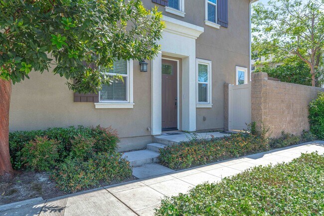 Building Photo - Modern, Move-In Ready Home with Attached 2-Car Garage