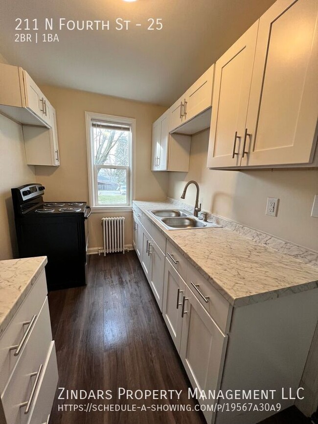 Building Photo - Newly Renovated 2 Bed 1 Bath Apartment at ...