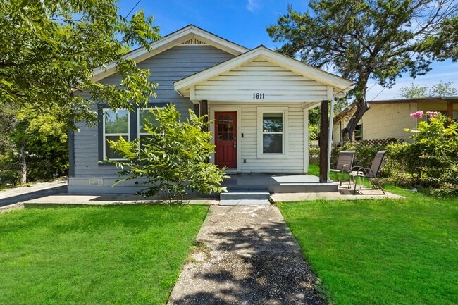 Primary Photo - Fully renovated home close to downtown