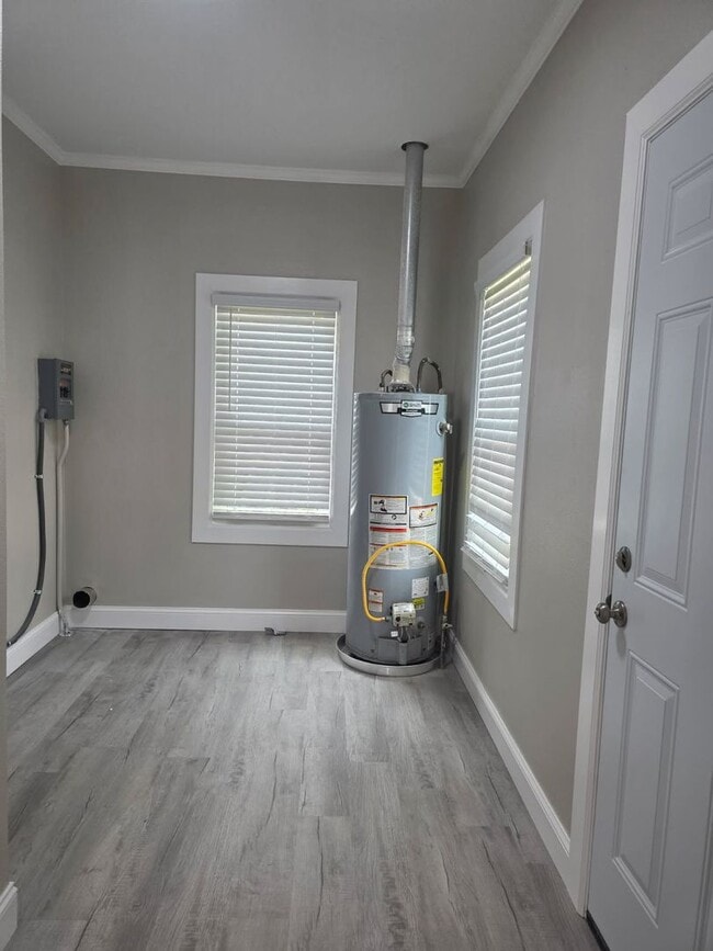 Building Photo - Be the first to lease this Bungalow Beauty!