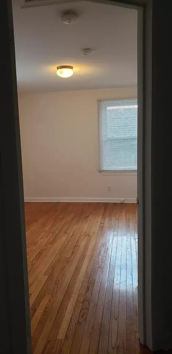 Guest Room - 740 Grand Ave NE