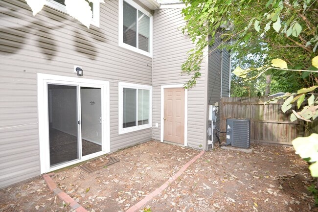 Building Photo - Updated Townhome in Larkspur Meadows