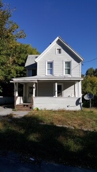 Building Photo - Beautiful 3 bedroom 1 bath home with stora...