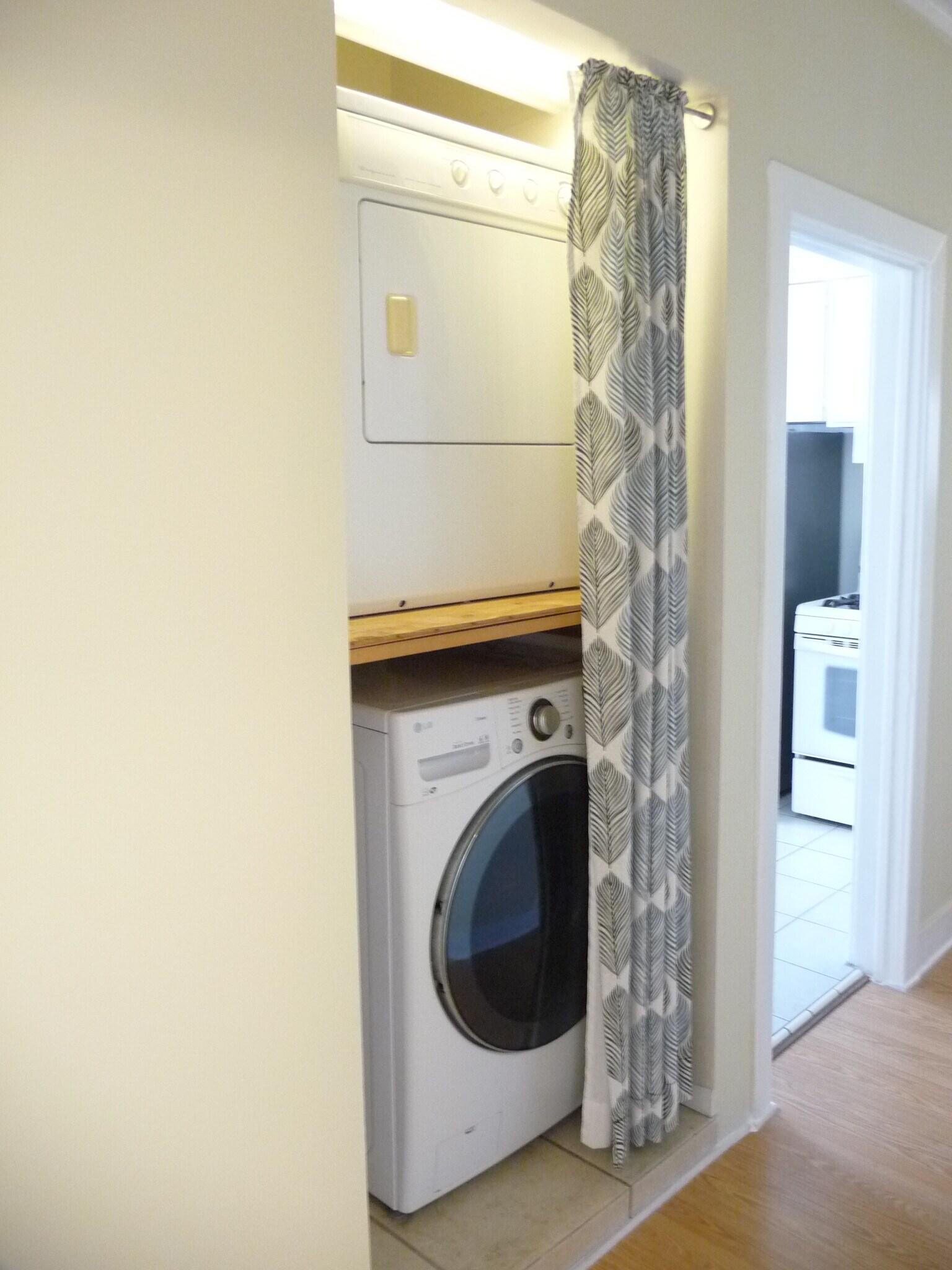 Building Photo - 435 1/2 N Sierra Bonita Ave