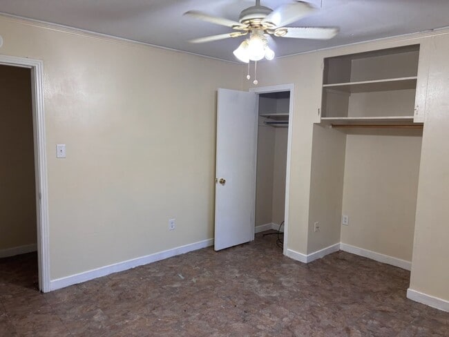 Building Photo - 5650 Brentwood Dr
