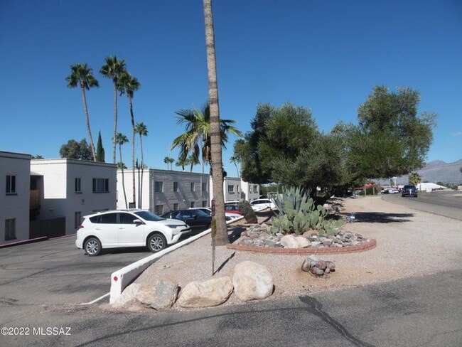 Building Photo - 8450 E Old Spanish Trail